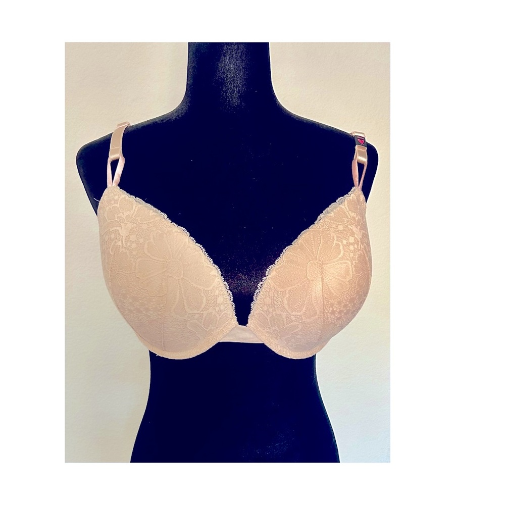 Victoria Secret Beige Lace Bra “New” 36DDD